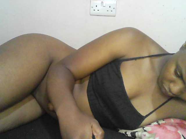 Queen-melody live cam on BongaCams