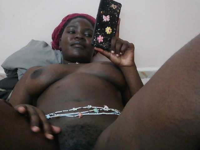 Queen-melody live cam on BongaCams
