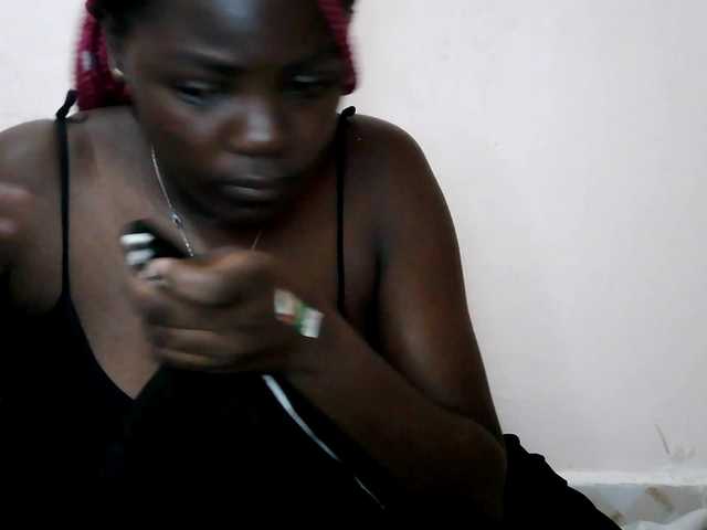 Queen-melody live cam on BongaCams
