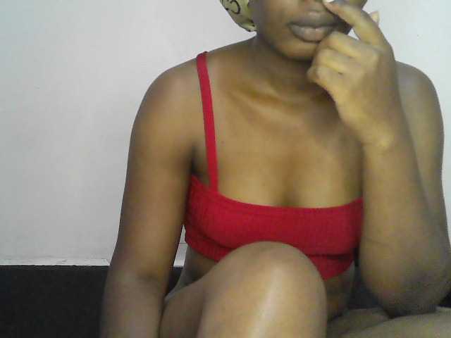 Queen-melody live cam on BongaCams