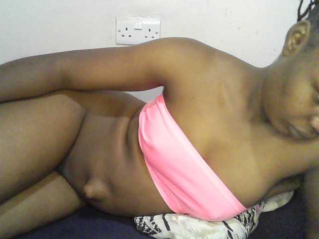 Queen-melody live cam on BongaCams