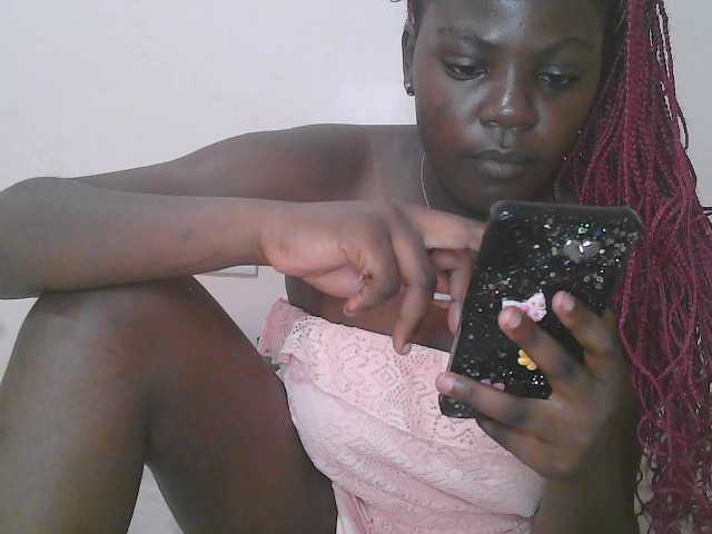 Queen-melody live cam on BongaCams