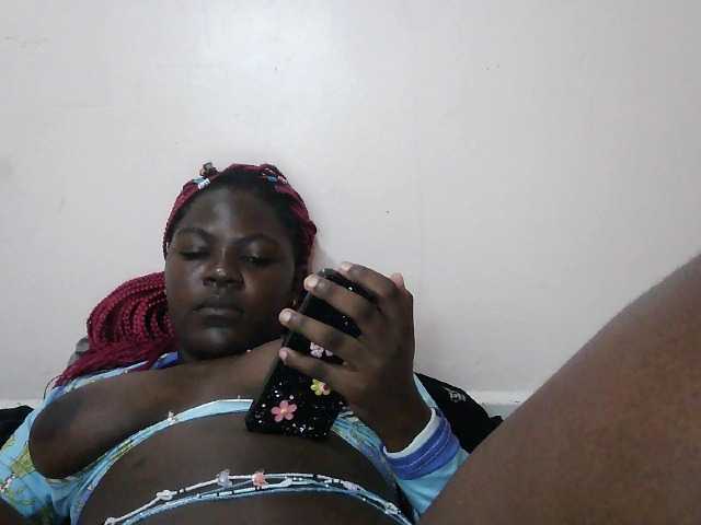 Queen-melody live cam on BongaCams