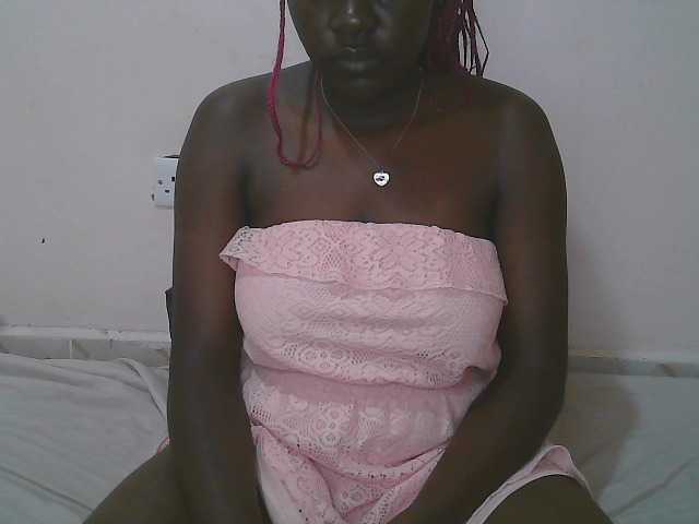Queen-melody live cam on BongaCams