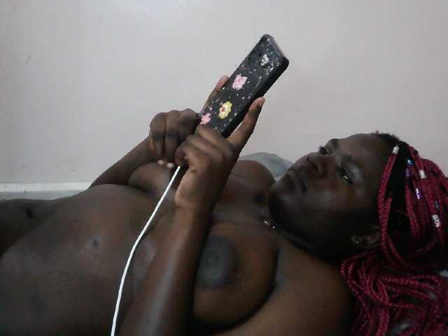 Queen-melody live cam on BongaCams