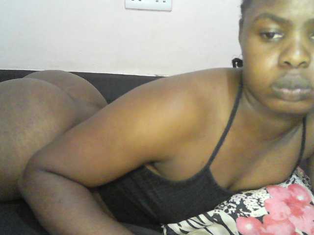 Queen-melody live cam on BongaCams