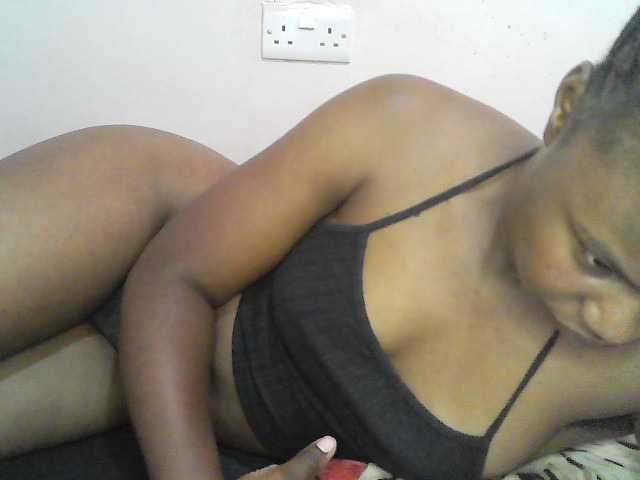 Queen-melody live cam on BongaCams