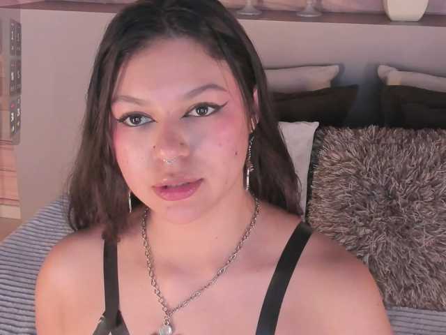 VioletMuller, en vivo ahora en BongaCams
