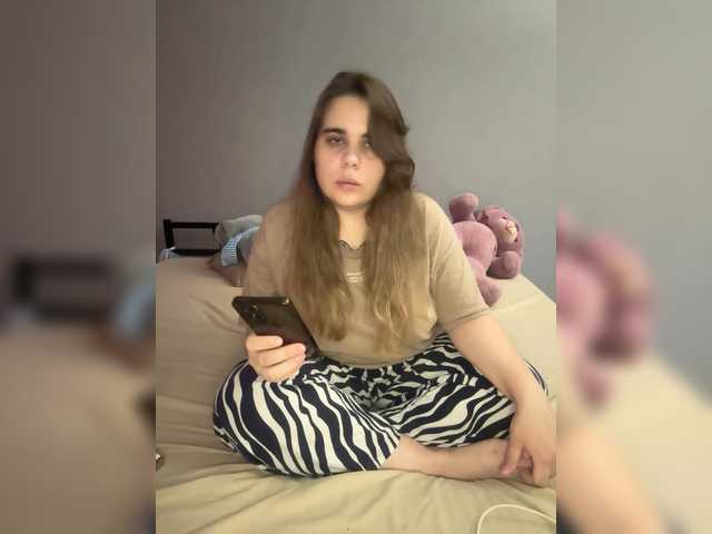 yours-13 live cam preview