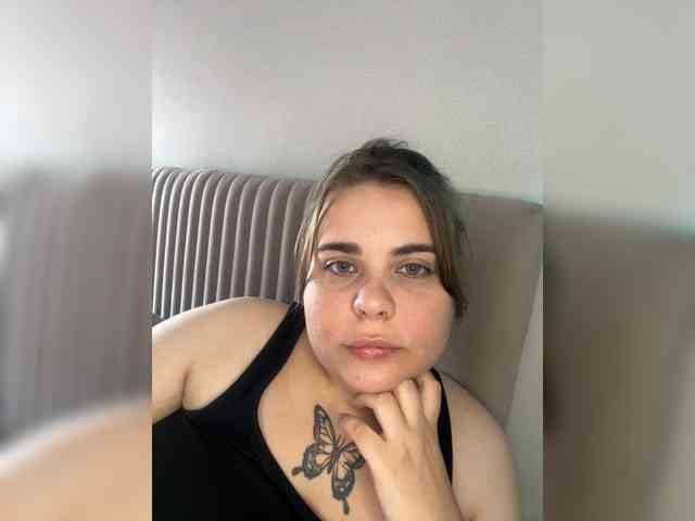 Yours-13's cam show statistics and live stream