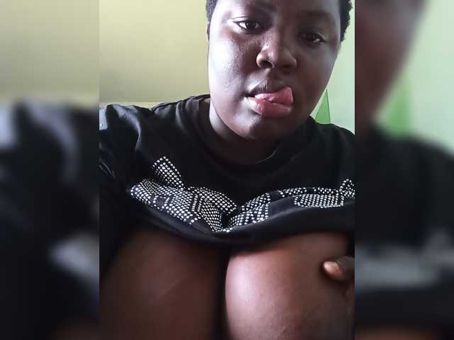 LuxeEbony live webcam show