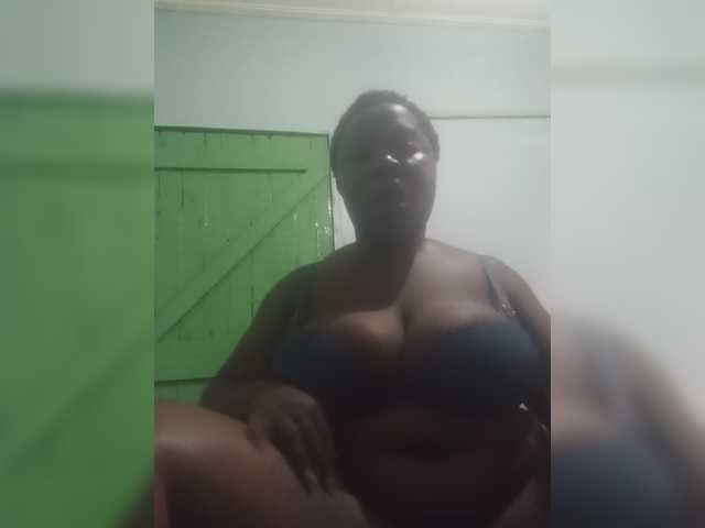LuxeEbony live cam on BongaCams