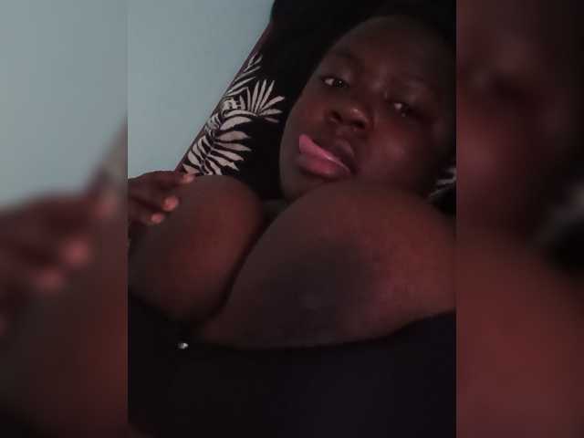 LuxeEbony live cam on BongaCams