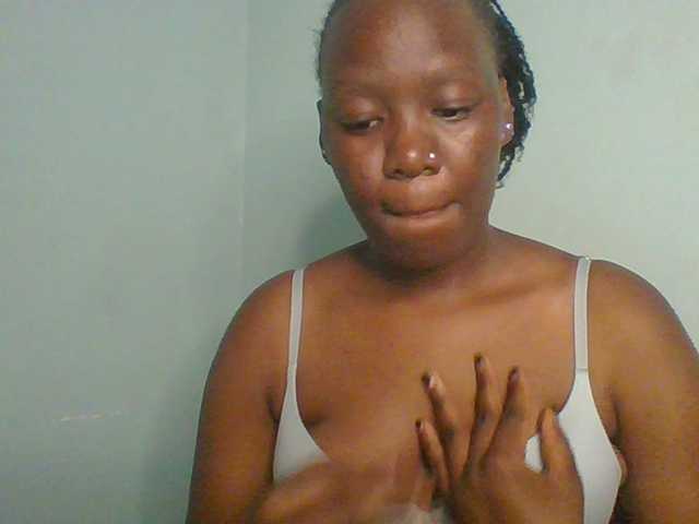 Lovely-browney live cam on BongaCams