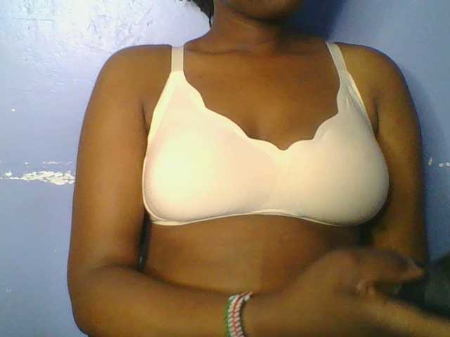 Lovely-browney live cam on BongaCams