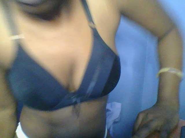 Lovely-browney live cam on BongaCams