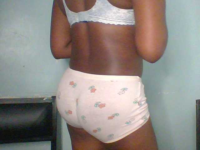 Lovely-browney live cam on BongaCams