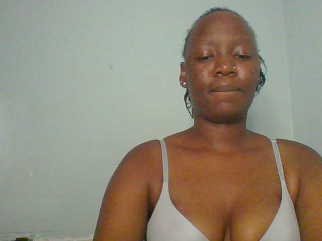 Lovely-browney live cam on BongaCams