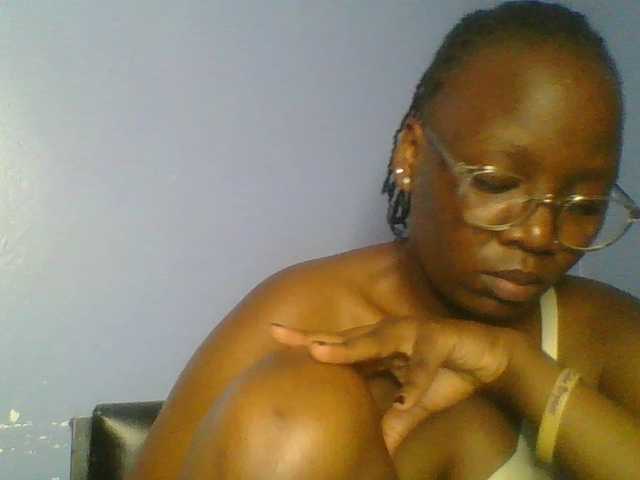 Lovely-browney live cam on BongaCams