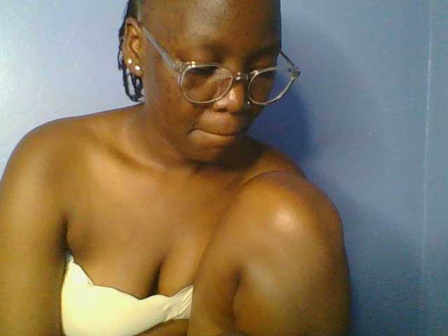 Lovely-browney live cam on BongaCams