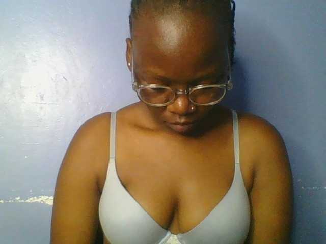 Lovely-browney live cam on BongaCams