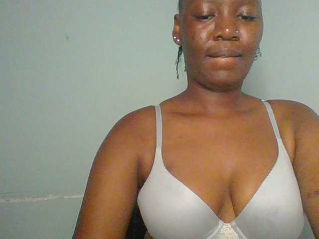Lovely-browney live cam on BongaCams