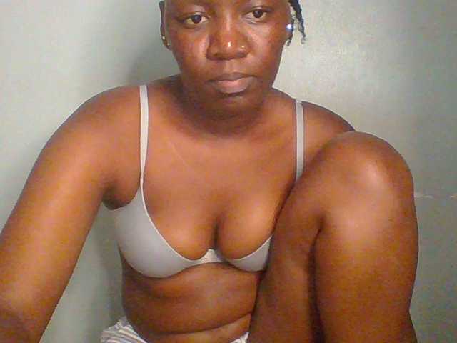 Lovely-browney live cam on BongaCams