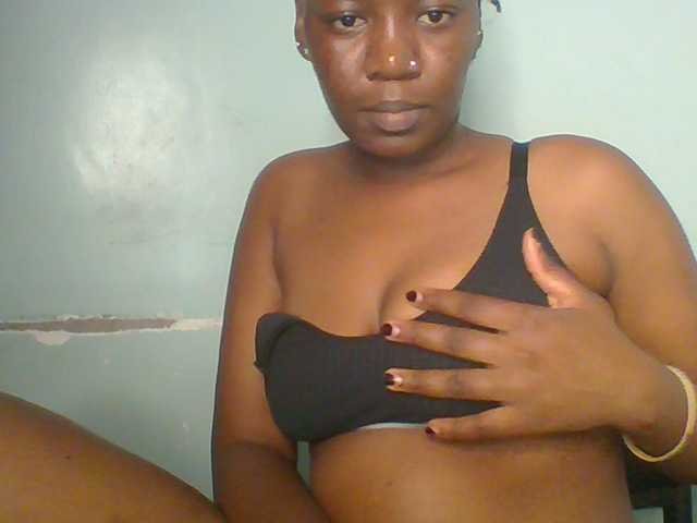 Lovely-browney live cam on BongaCams