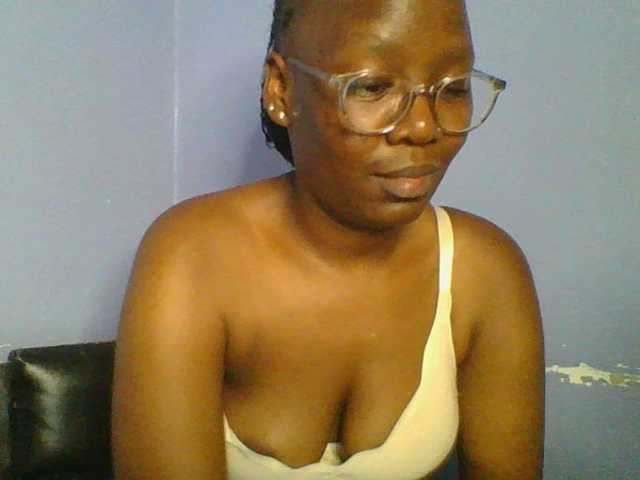 Lovely-browney live cam on BongaCams