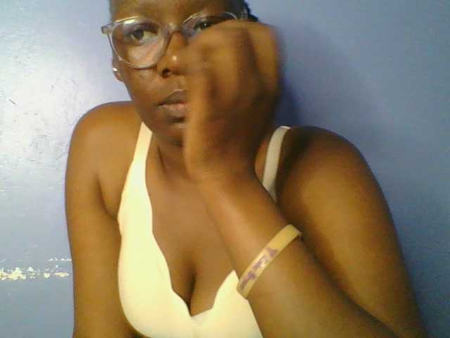 Lovely-browney live cam on BongaCams