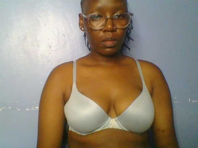 Lovely-browney live cam on BongaCams