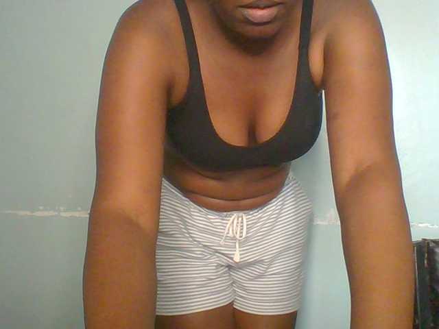 Lovely-browney live cam on BongaCams