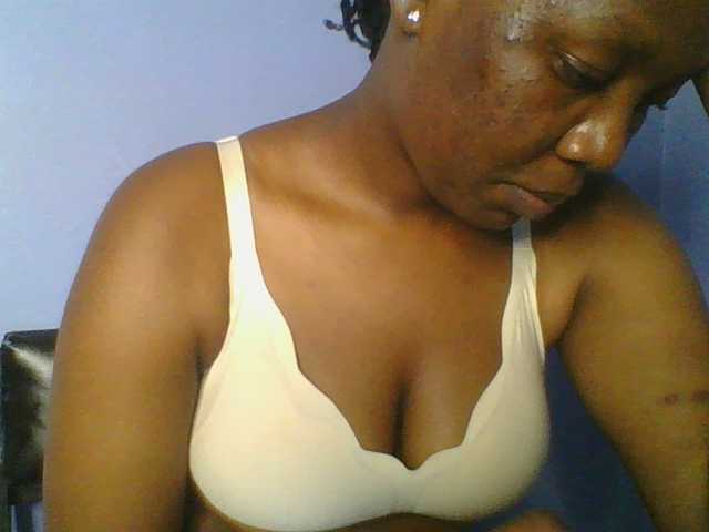 Lovely-browney live cam on BongaCams