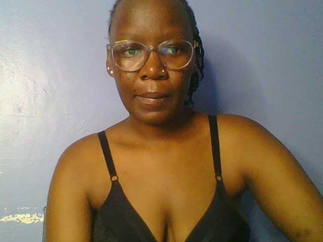 Lovely-browney live cam on BongaCams