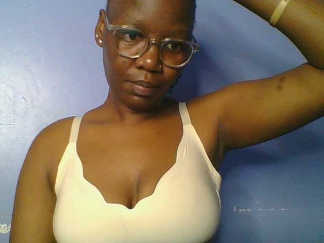 Lovely-browney live cam on BongaCams