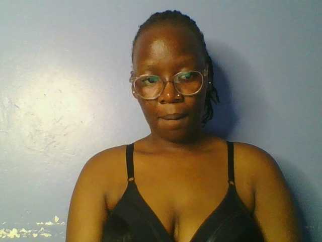 Lovely-browney live cam on BongaCams