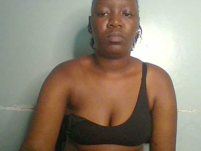 Lovely-browney live cam on BongaCams