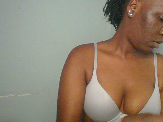 Lovely-browney live cam on BongaCams