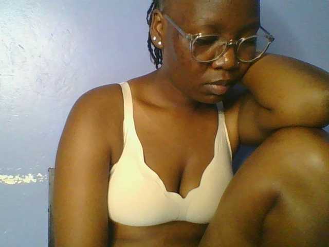 Lovely-browney live cam on BongaCams