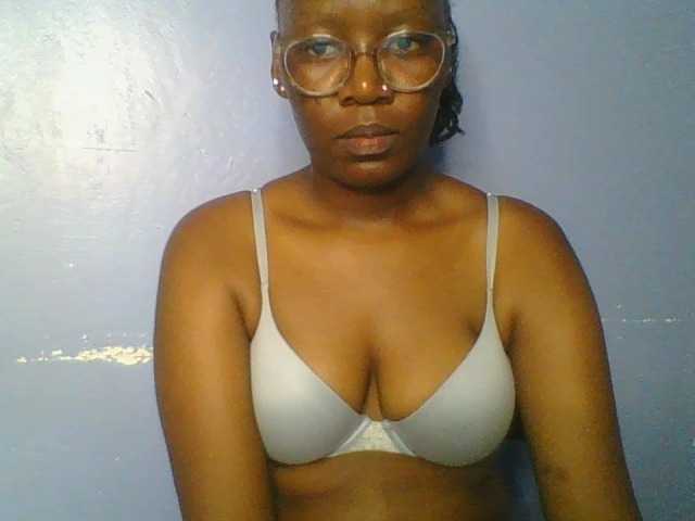 Lovely-browney live cam on BongaCams