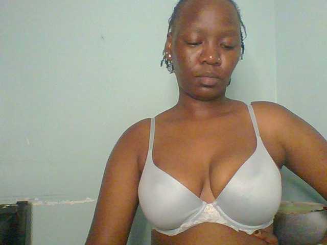 Lovely-browney live cam on BongaCams