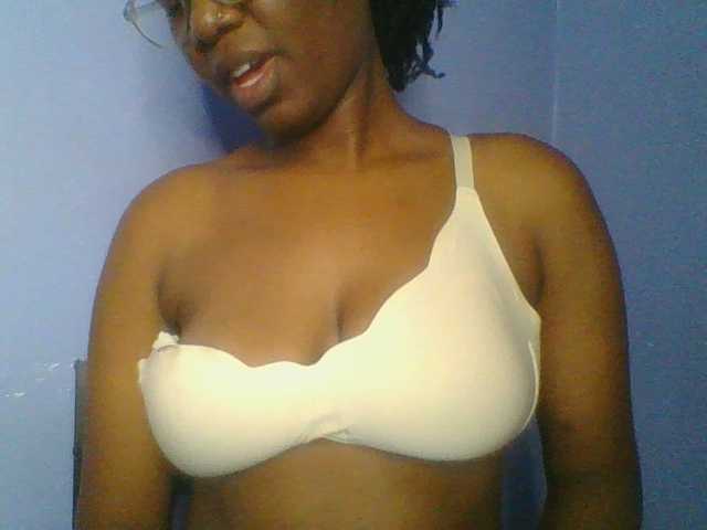 Lovely-browney live cam on BongaCams