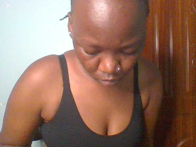 Lovely-browney live cam on BongaCams