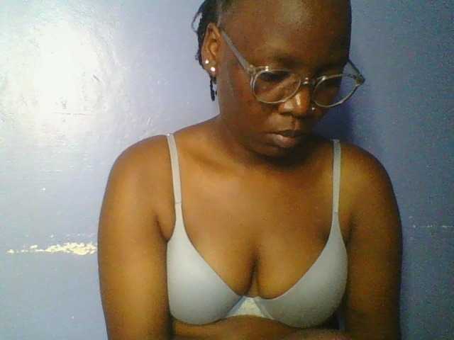 Lovely-browney live cam on BongaCams