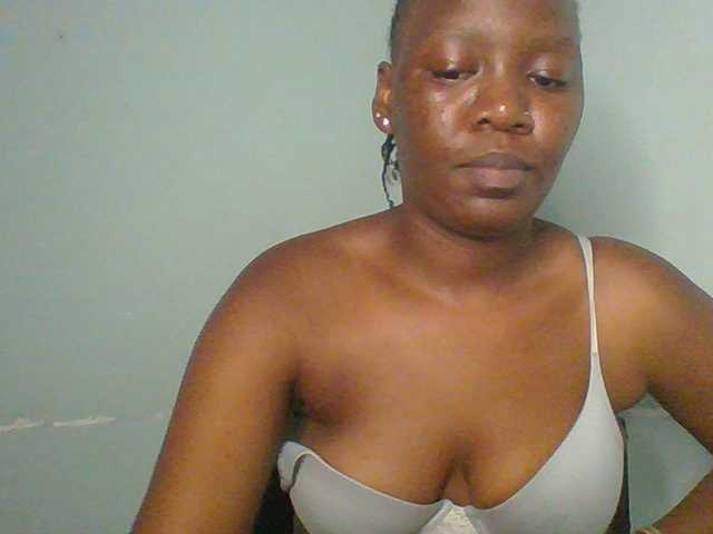 Lovely-browney live cam on BongaCams