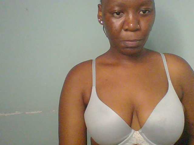 Lovely-browney live cam on BongaCams