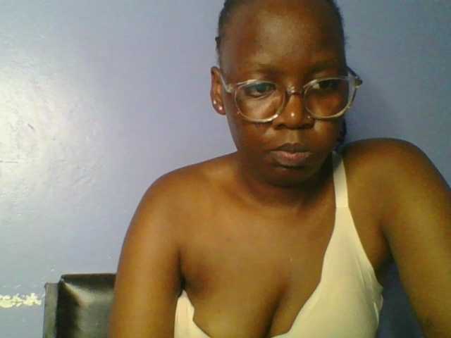 Lovely-browney live cam on BongaCams