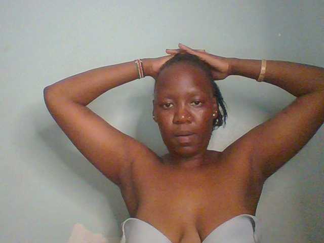 Lovely-browney live cam on BongaCams