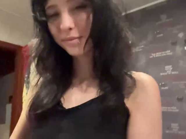 SharieHirstein live cam on BongaCams