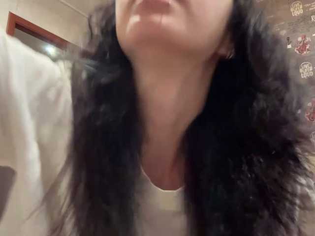 SharieHirstein live cam on BongaCams
